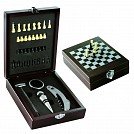Cutii promotionale din lemn cu accesorii pentru sticle de vin si piese de sah - V5334 Cutii promotionale din lemn cu accesorii pentru sticle de vin si piese de sah - V5334