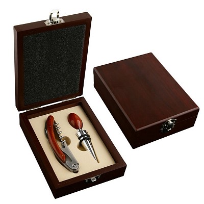 Set de vin in cutie eleganta din lemn - V5436 cutii din lemn cu 2 accesorii de vin V5436