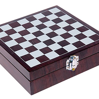 Set de 8 accesorii pentru vin in cutie cu tabla de sah - AP731165 seturi de accesorii de vin cu piese de sah AP731165