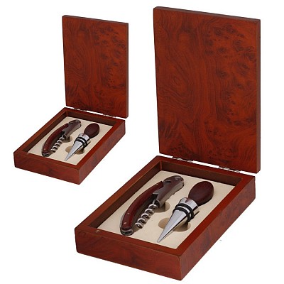seturi de accesorii pentru sticle de vin in cutie din lemn R22528