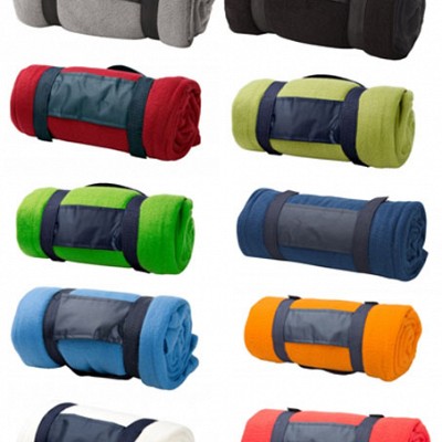 Patura cu curea pentru transportat - AP761799 AP761799 Paturi promotionale din polar fleece cu curea pentru transportat