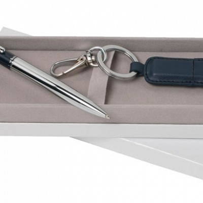 Stick USB de 8 Gb cu finisari din piele si pix metalic Cacharel - CPBU444 CPBU444 seturi Cacharel de brelocuri USB si pix